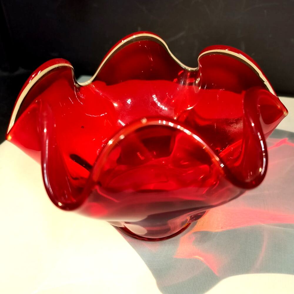 594. Mid Century Modern Handkerchief Bowl Vase Glows by Viking